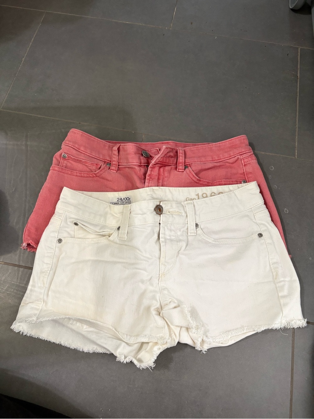 GAP Women’s Frayed Hem Denim Shorts — Cream & Coral